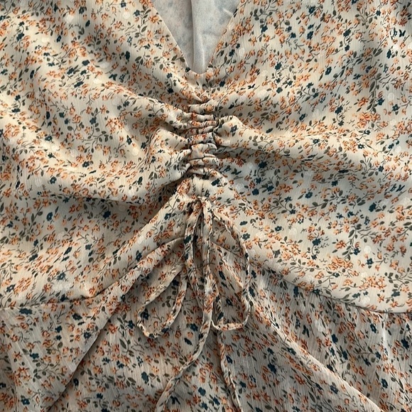 Vila Top with Ruched Detail in Floral - Size EU 44 - US 12/14 - Picture 5 of 8